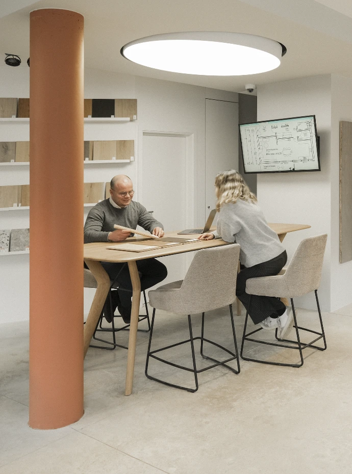 Parkettberatung im Geschäft 