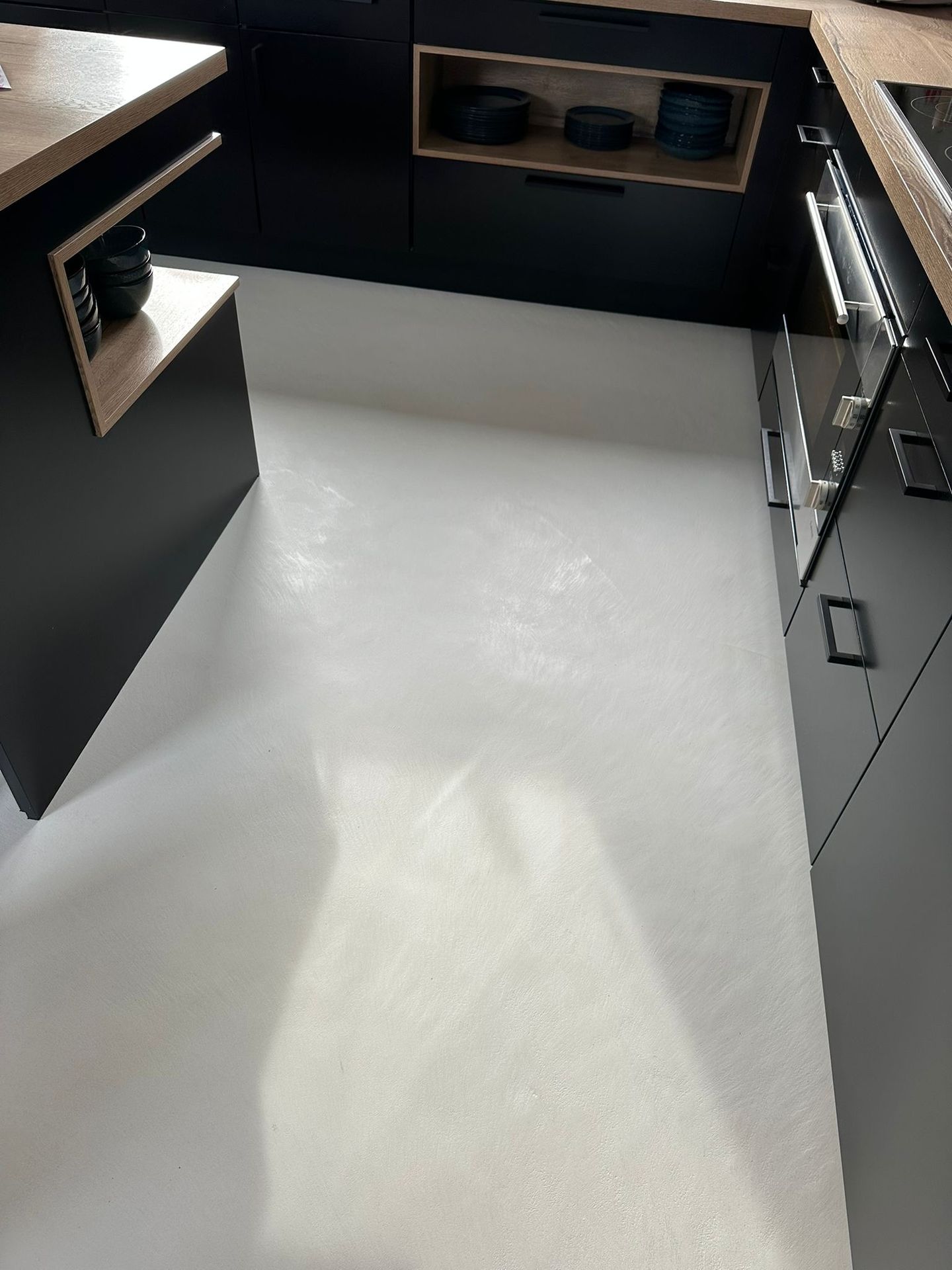 Fugenloser Boden und Treppe in Mikrozement