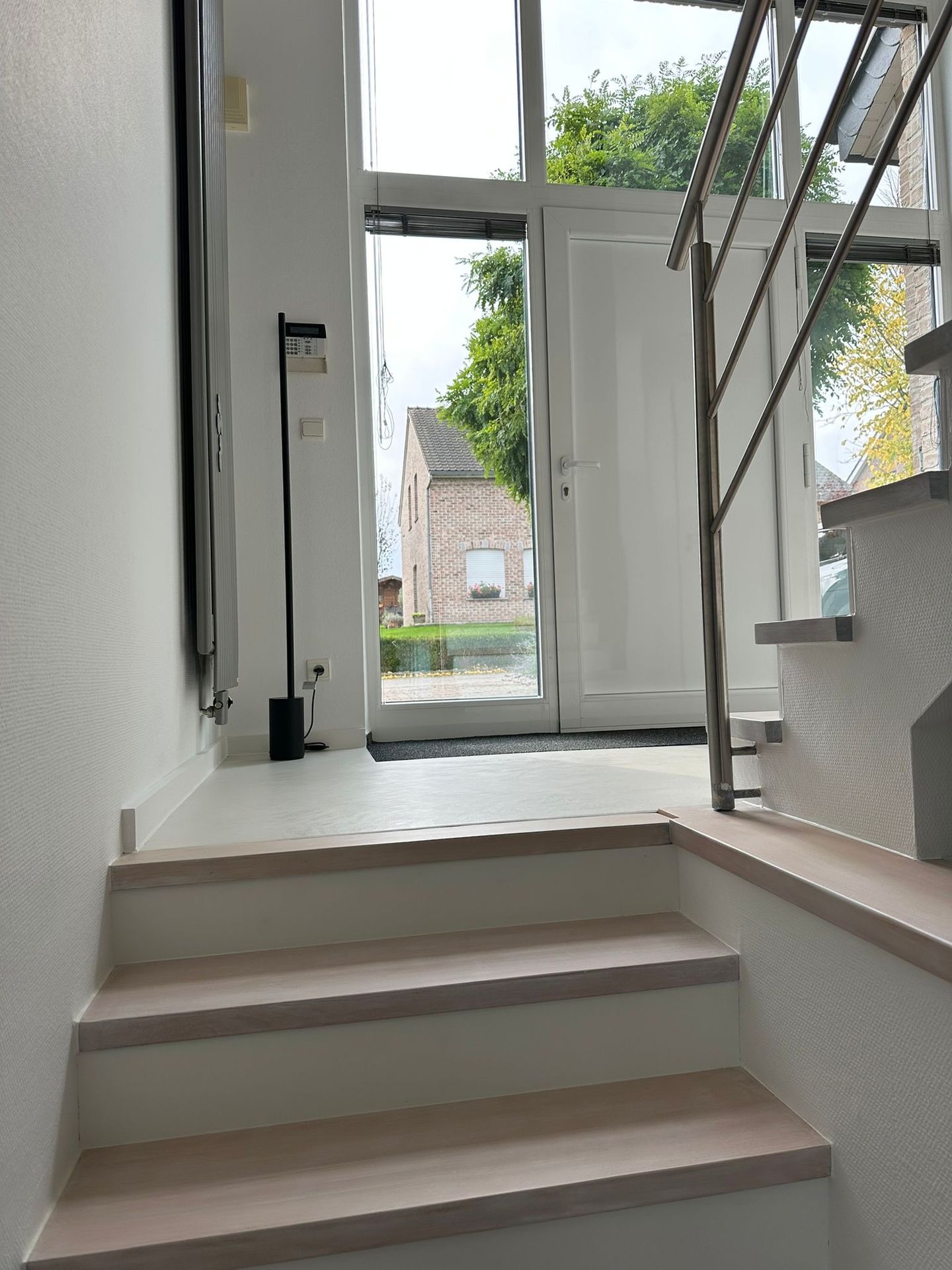 Fugenloser Boden und Treppe in Mikrozement